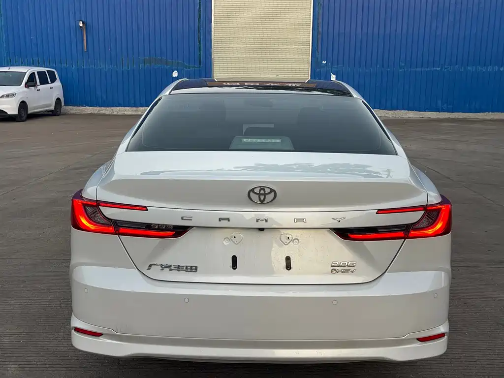 Toyota Camry — миниатюра 5