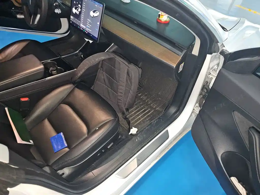Tesla Model 3 — миниатюра 20