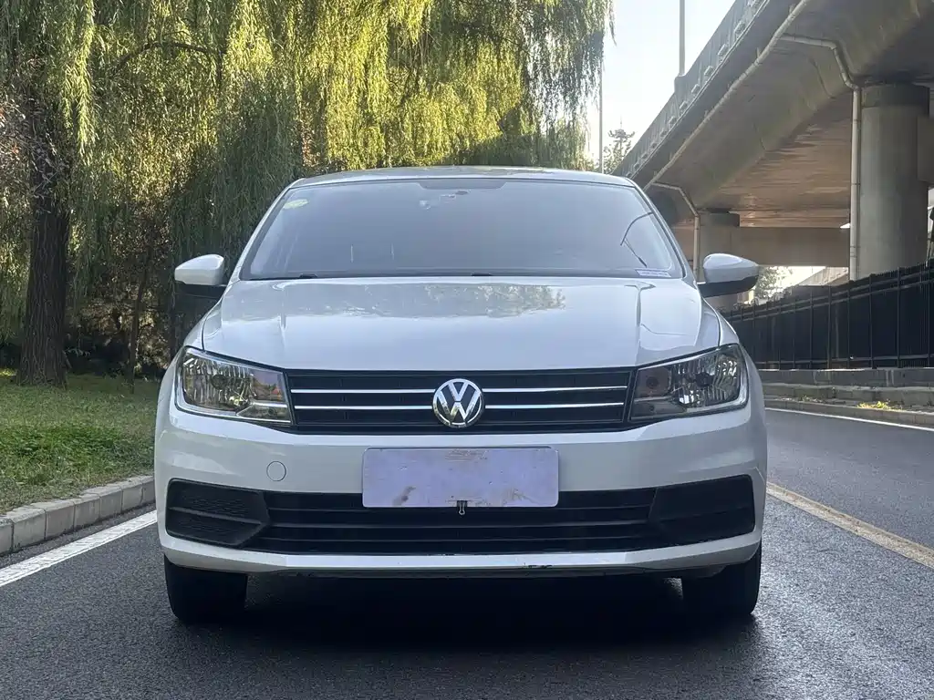 Volkswagen Santana — миниатюра 2