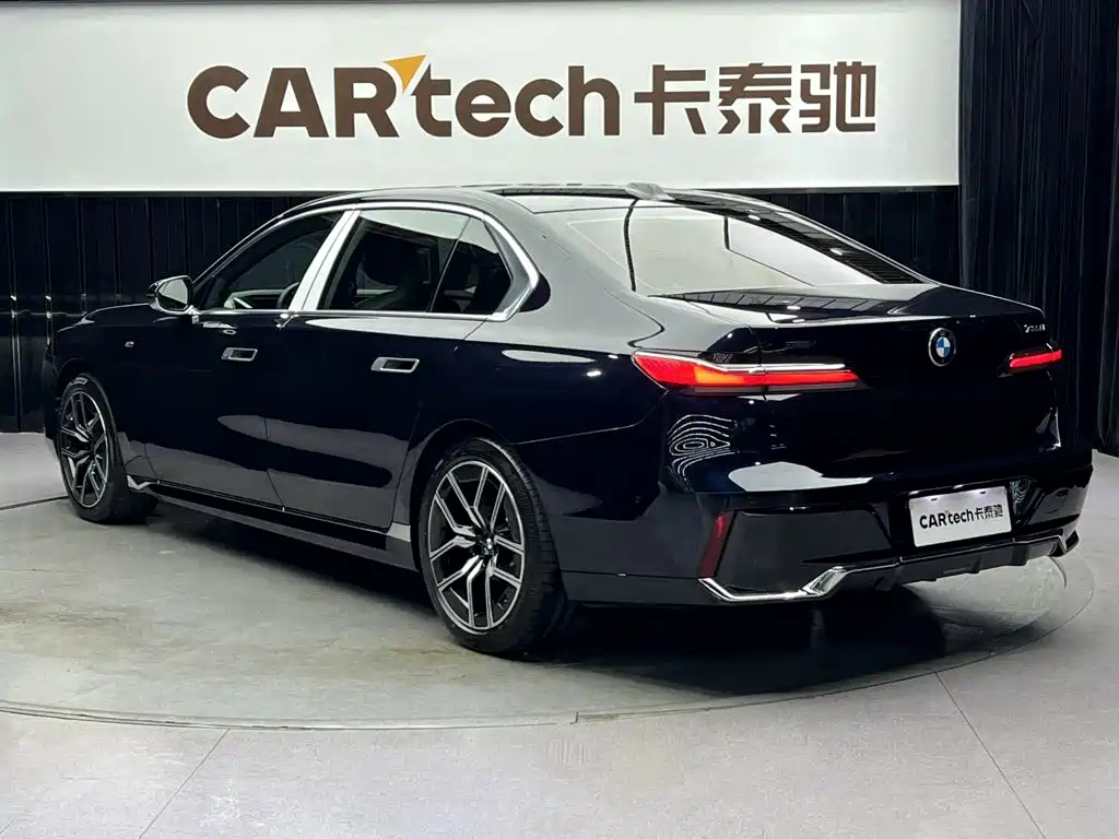 BMW 7 Series — миниатюра 6