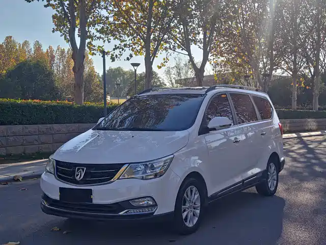 BAOJUN 730 2017