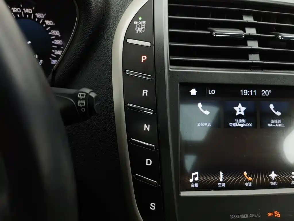 Lincoln MKC — миниатюра 13