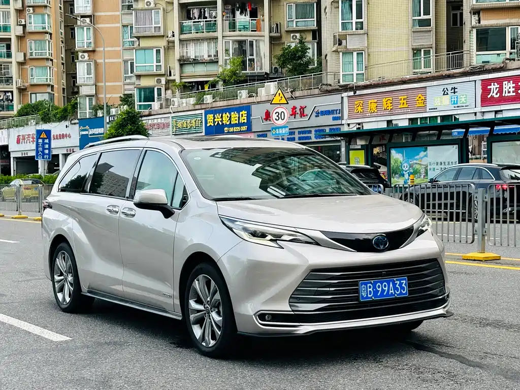 Toyota Sienna 2024 2.5L Luxury