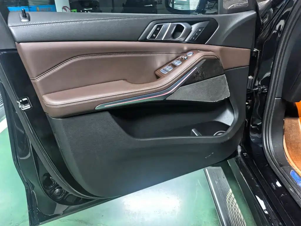 BMW X5 2022 xDrive 30Li Premium M Sport