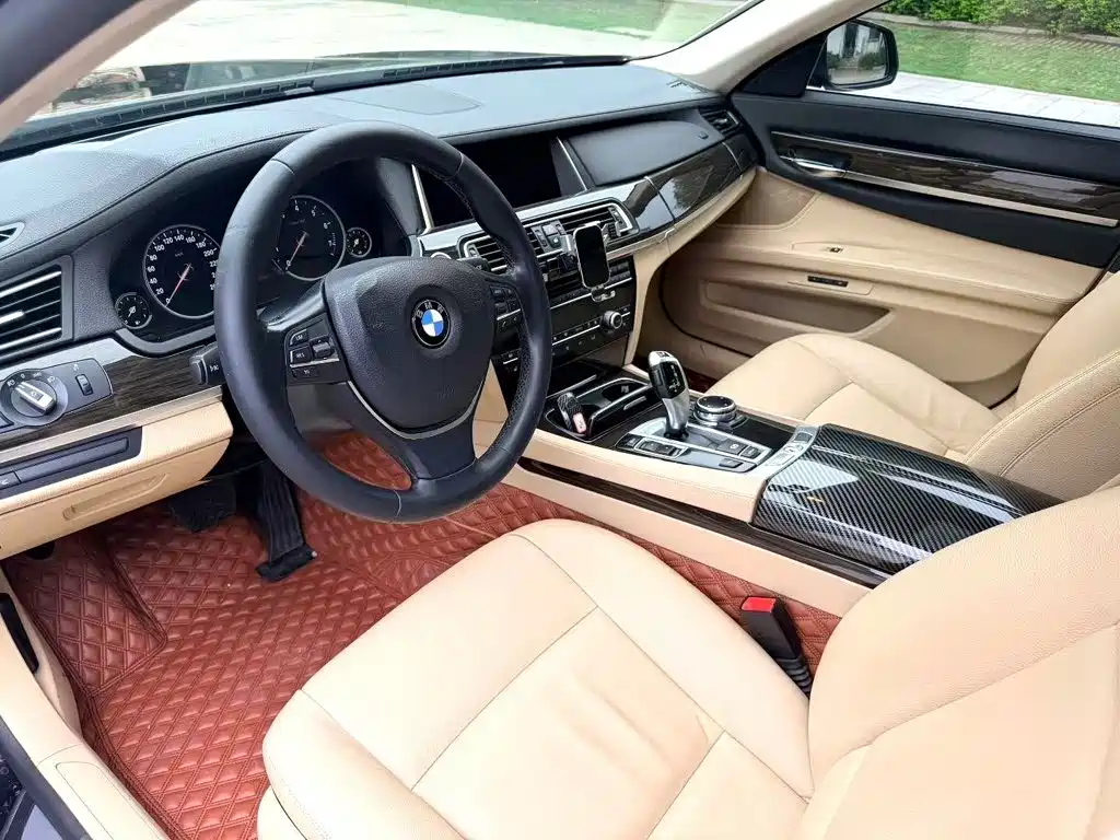 BMW 7 Series — миниатюра 5