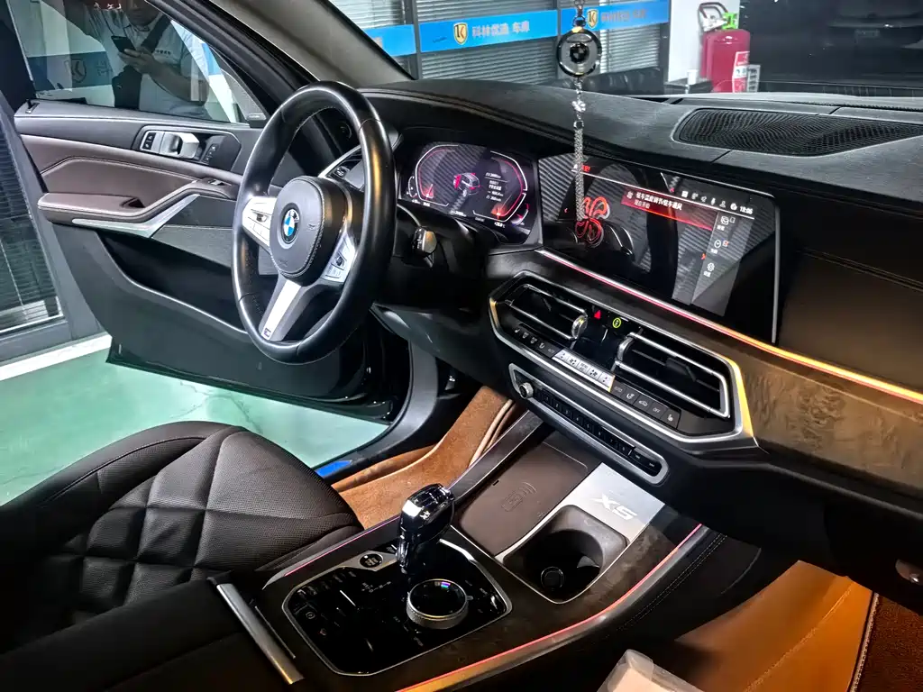 BMW X5 2022 xDrive 30Li Premium M Sport