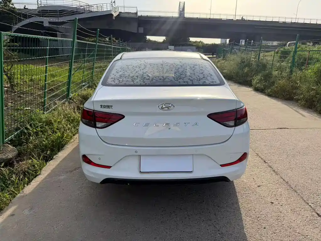 Hyundai Elantra - фото 13