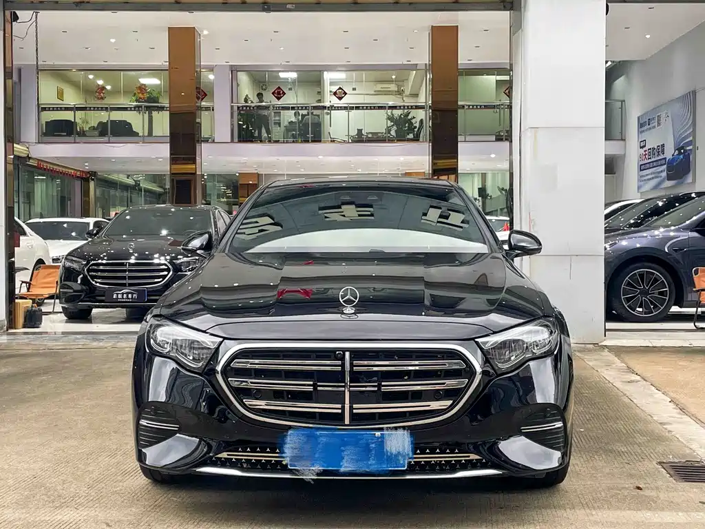 Mercedes-Benz E-Class — миниатюра 7