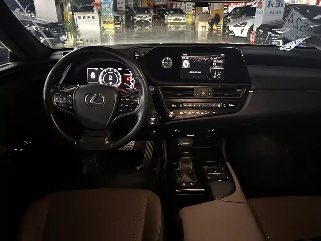 Lexus ES — миниатюра 8