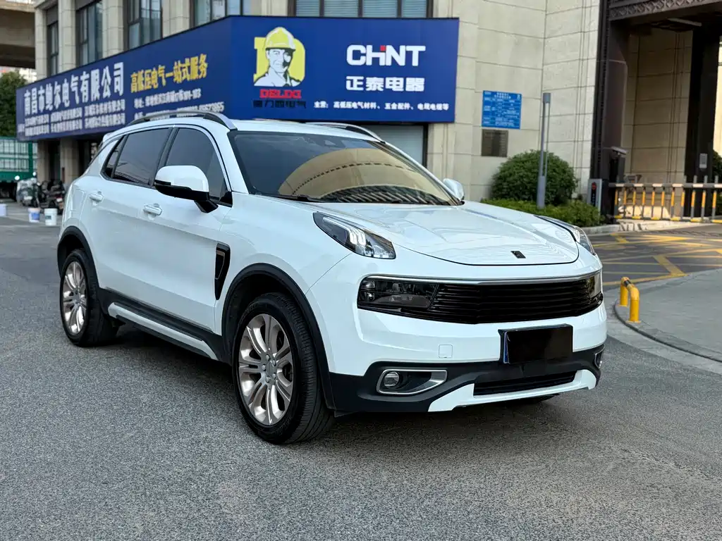 Lynk & Co 01