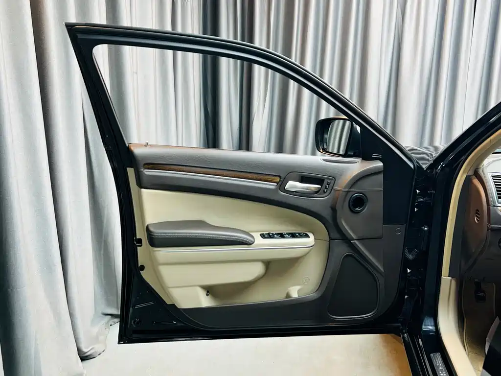 Chrysler 300C 2013 3.6L