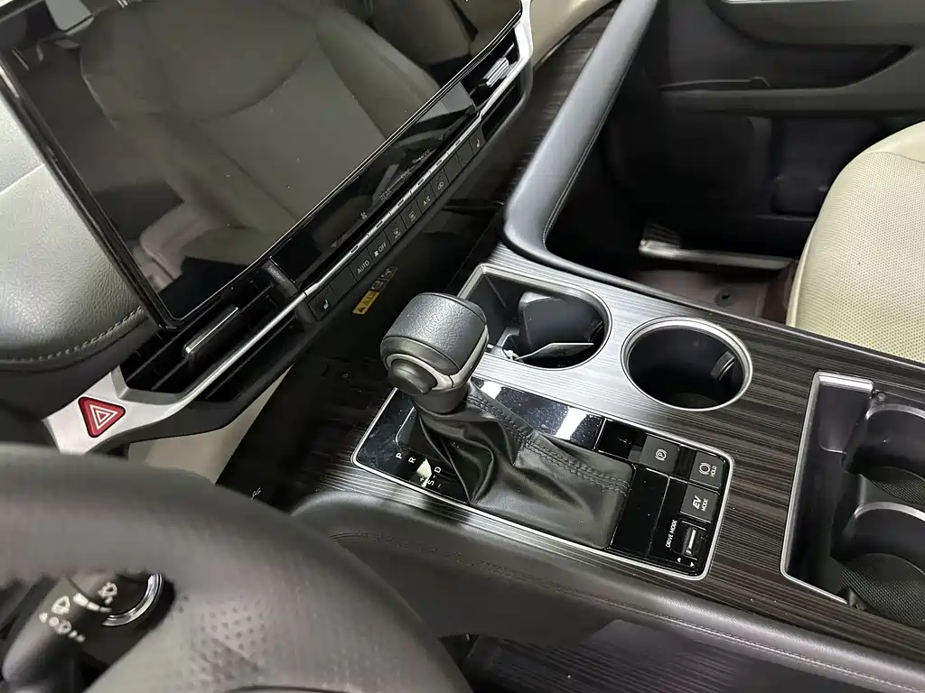 Toyota Granvia 2024 2.5L ULTRA