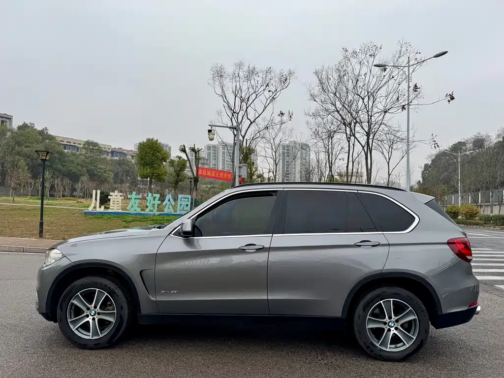 BMW X5 (Import) — миниатюра 11