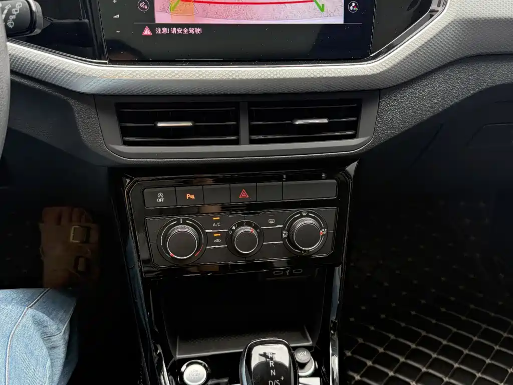 Volkswagen Tacqua 1.5L Auto Joy Connected Edition, фото 11