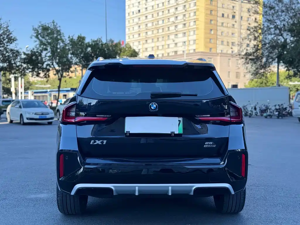 BMW iX1 — миниатюра 11