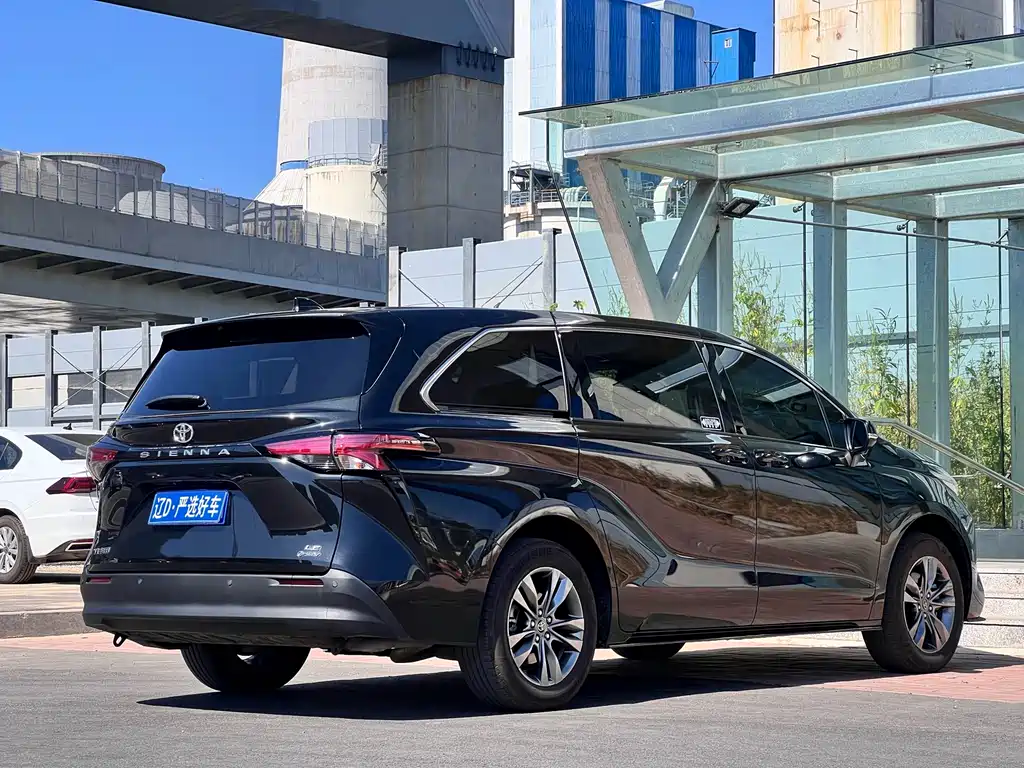 Toyota Sienna — миниатюра 4