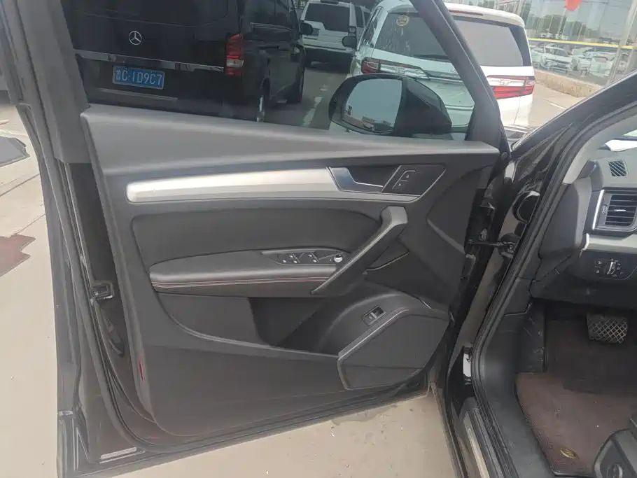 Audi Q5L 2018 40 TFSI Fashion V