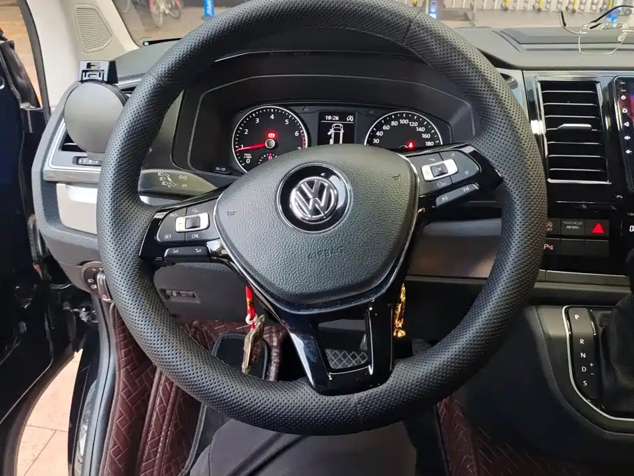 Volkswagen Caravelle — миниатюра 15