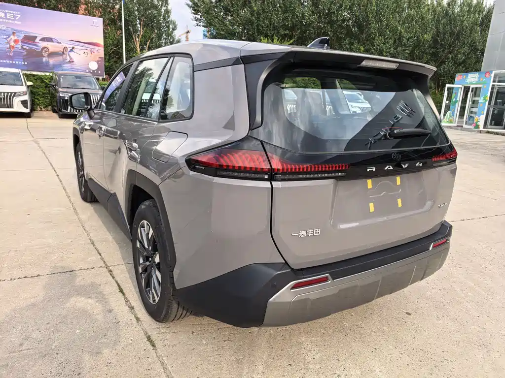 Toyota RAV4 2026 2.0L Luxury