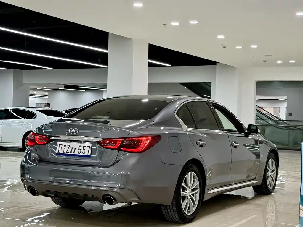 INFINITI Q50L