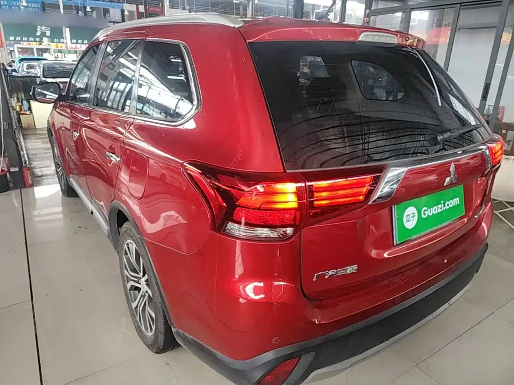 Mitsubishi Outlander — миниатюра 5
