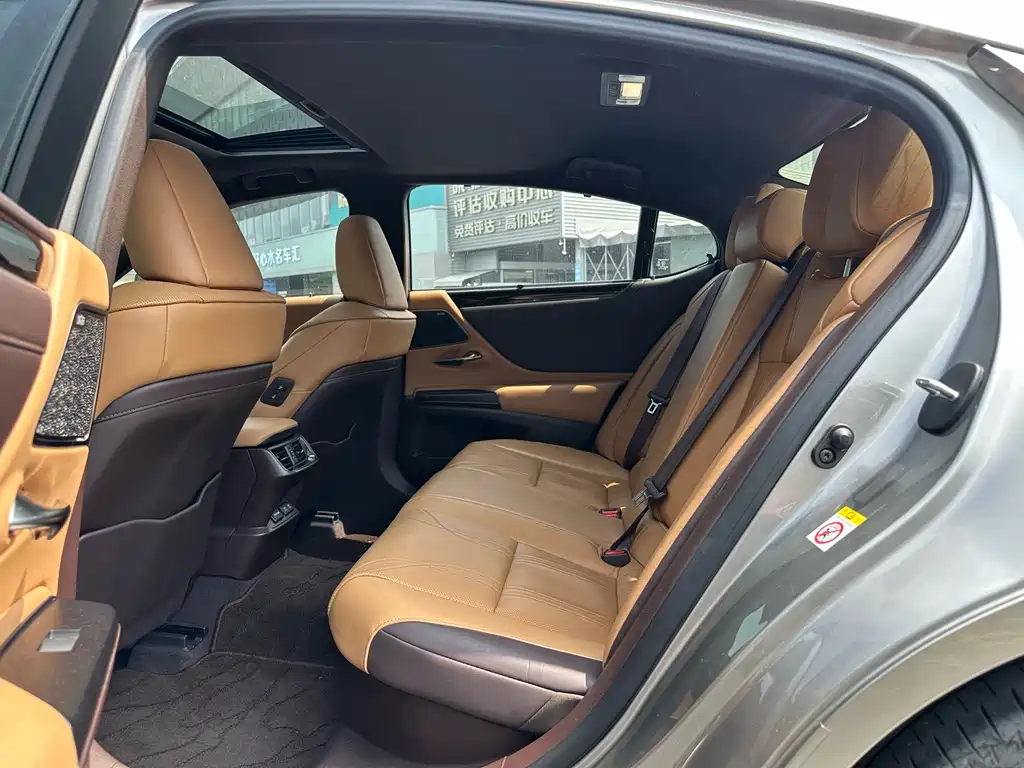 Lexus ES — миниатюра 16