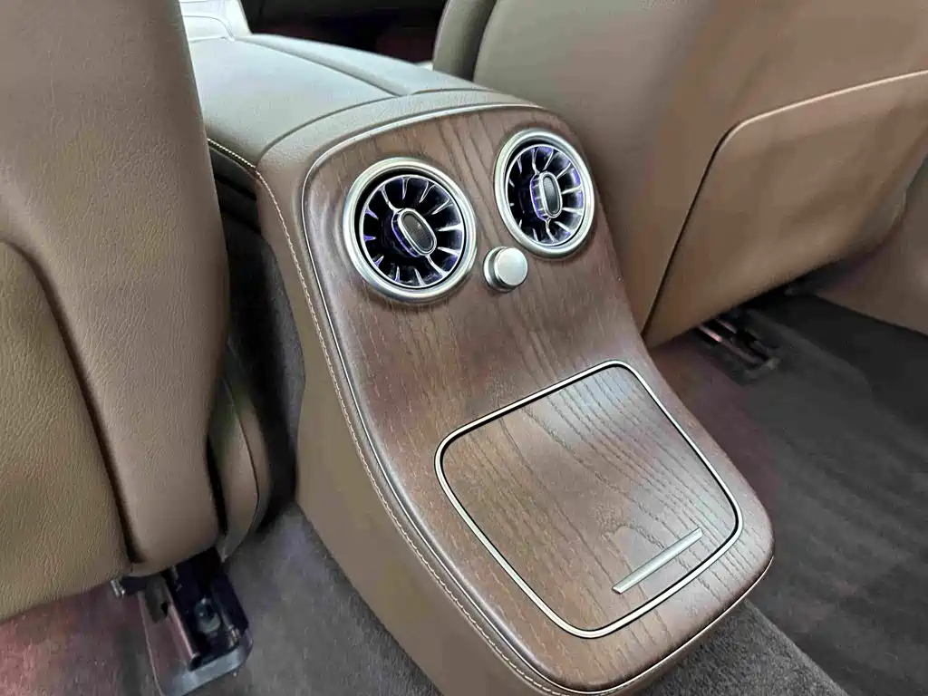 Mercedes-Benz E-Class — миниатюра 21
