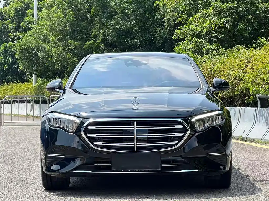 Mercedes-Benz E-Class — миниатюра 2
