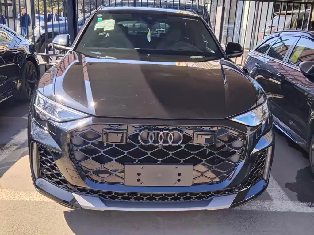 Audi RS Q8 0