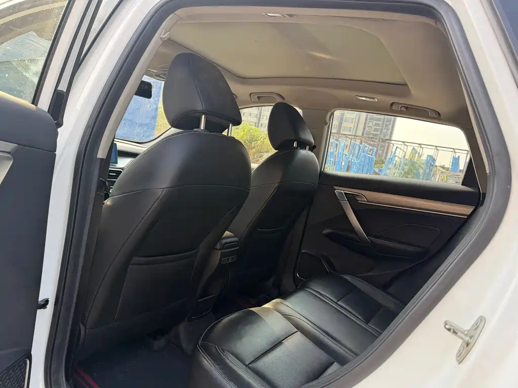 Geely Binyue — миниатюра 9