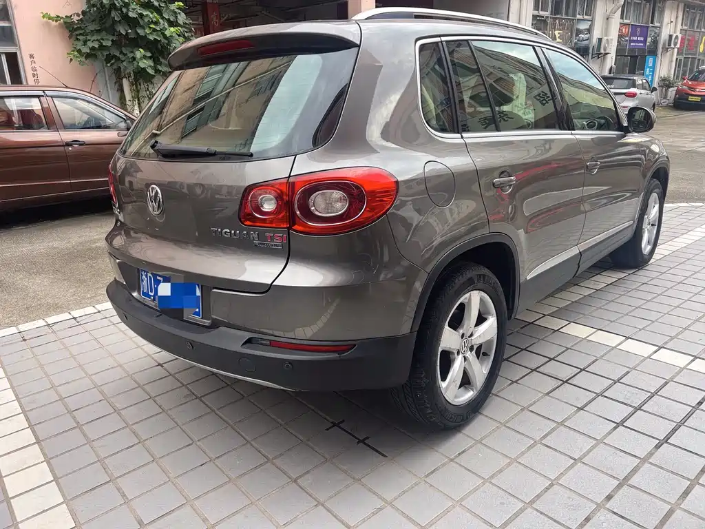 Volkswagen Tiguan 2010 2.0TSI AT