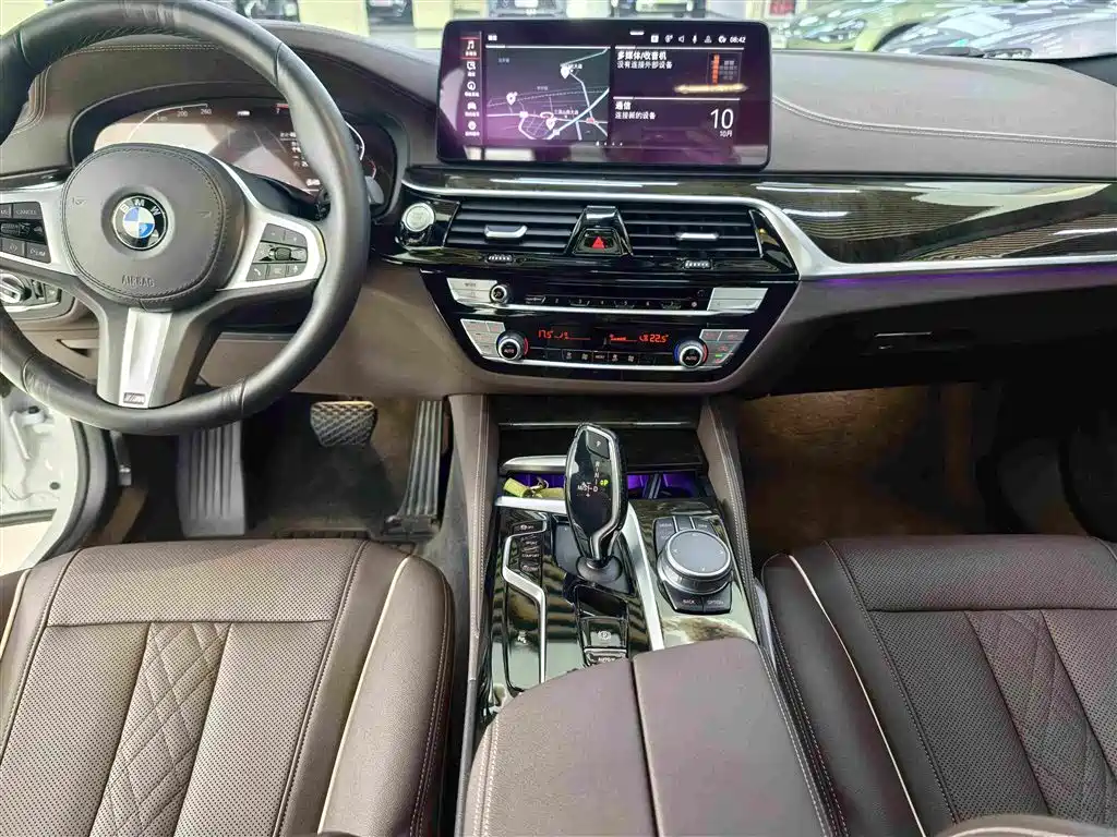 BMW 5 Series — миниатюра 14