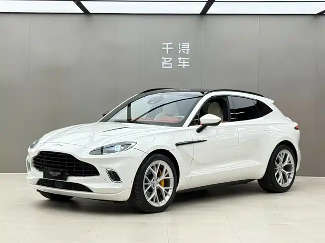 Aston Martin DBX