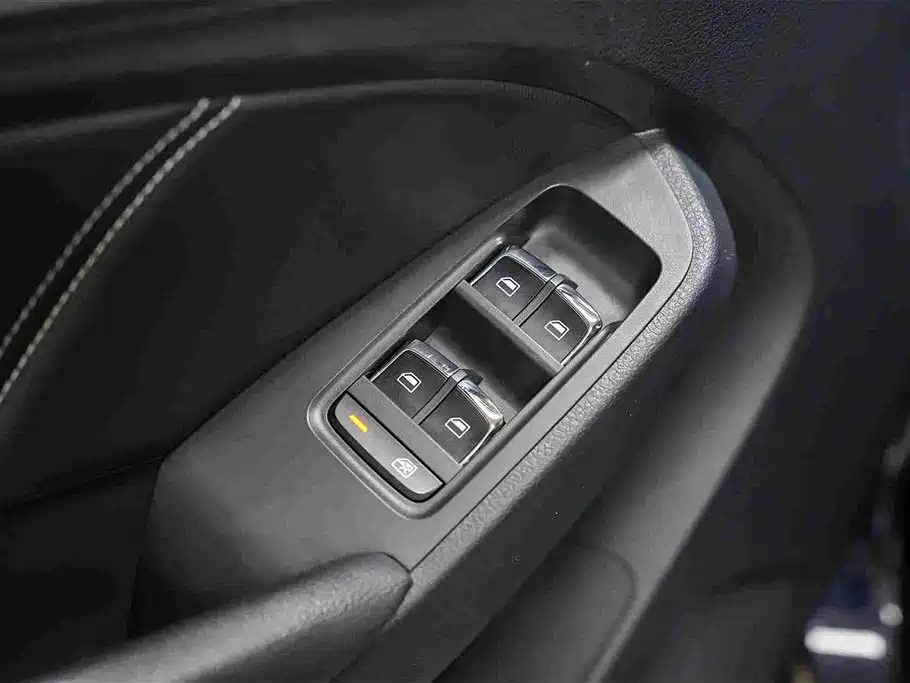 Roewe RX5 — миниатюра 8