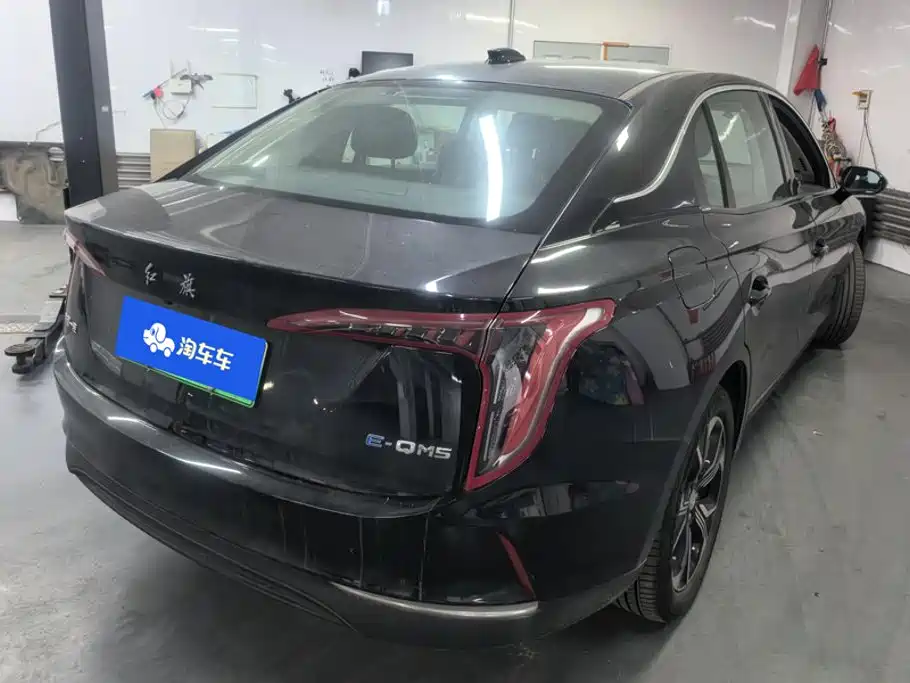 Hongqi Hongqi E-QM5 — миниатюра 3