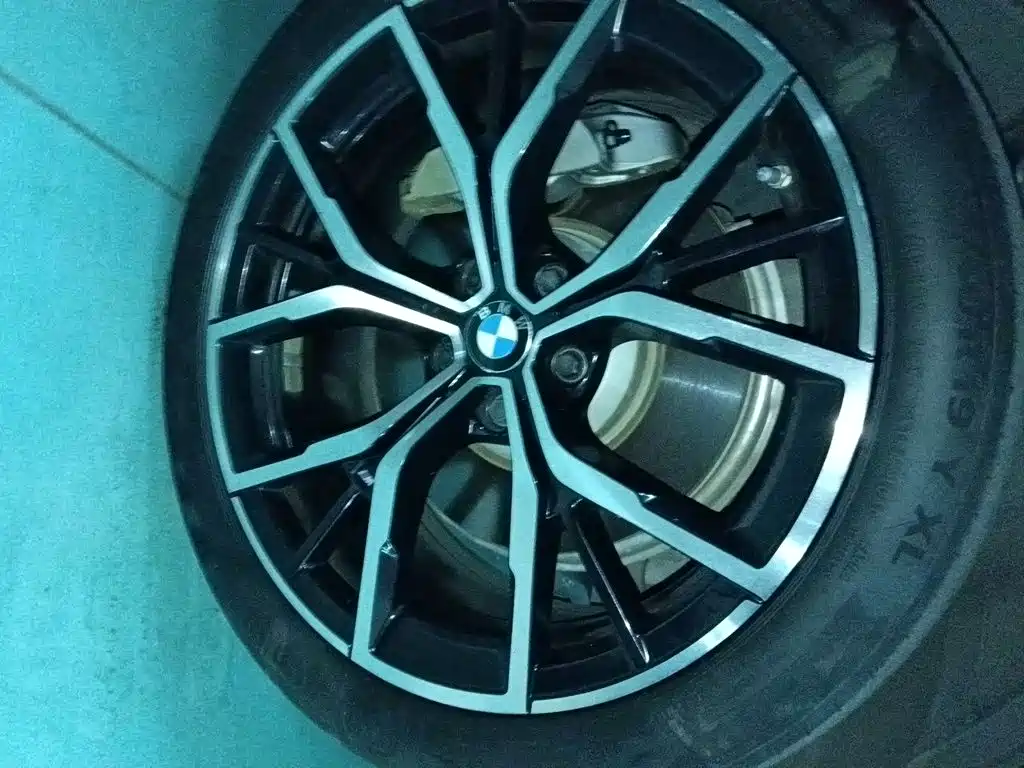 BMW 5 Series — миниатюра 8