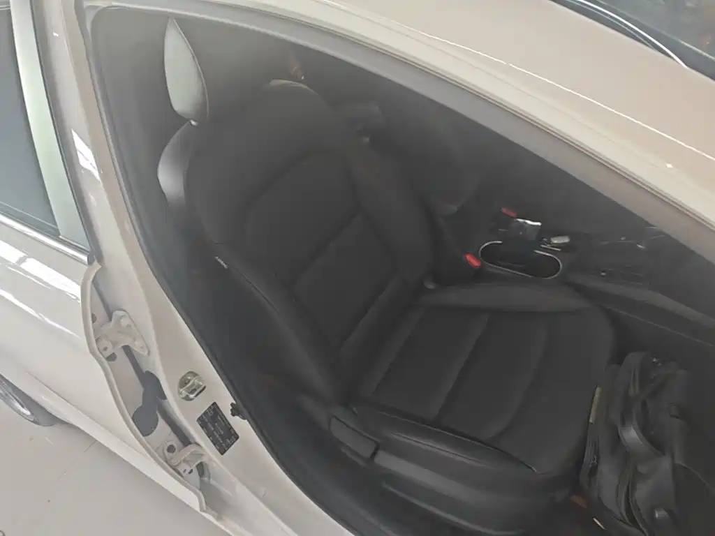 Hyundai Elantra — миниатюра 25