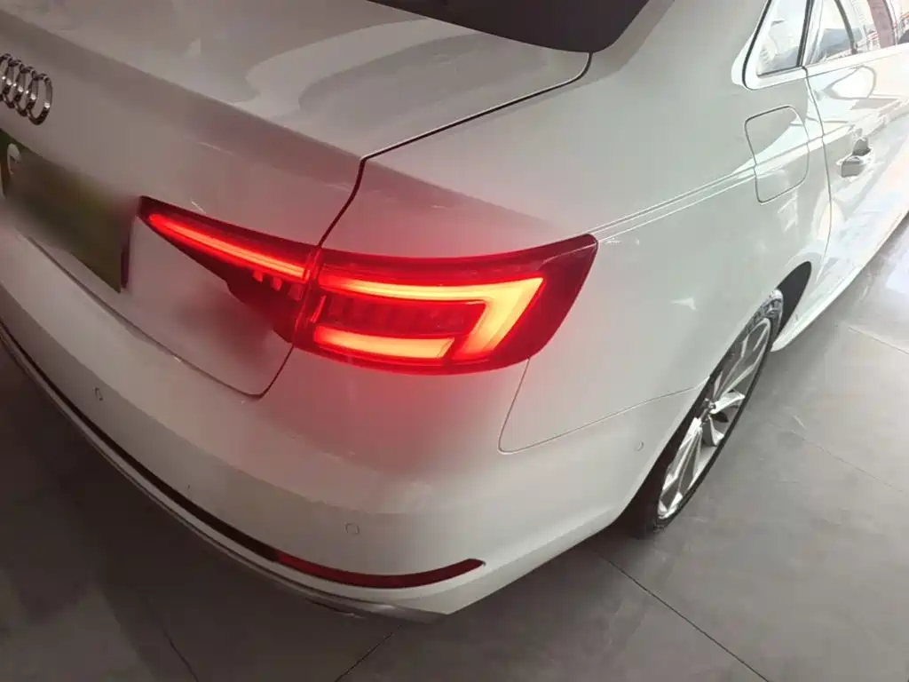 Audi A4L 2019 40 TFSI Fashion VI