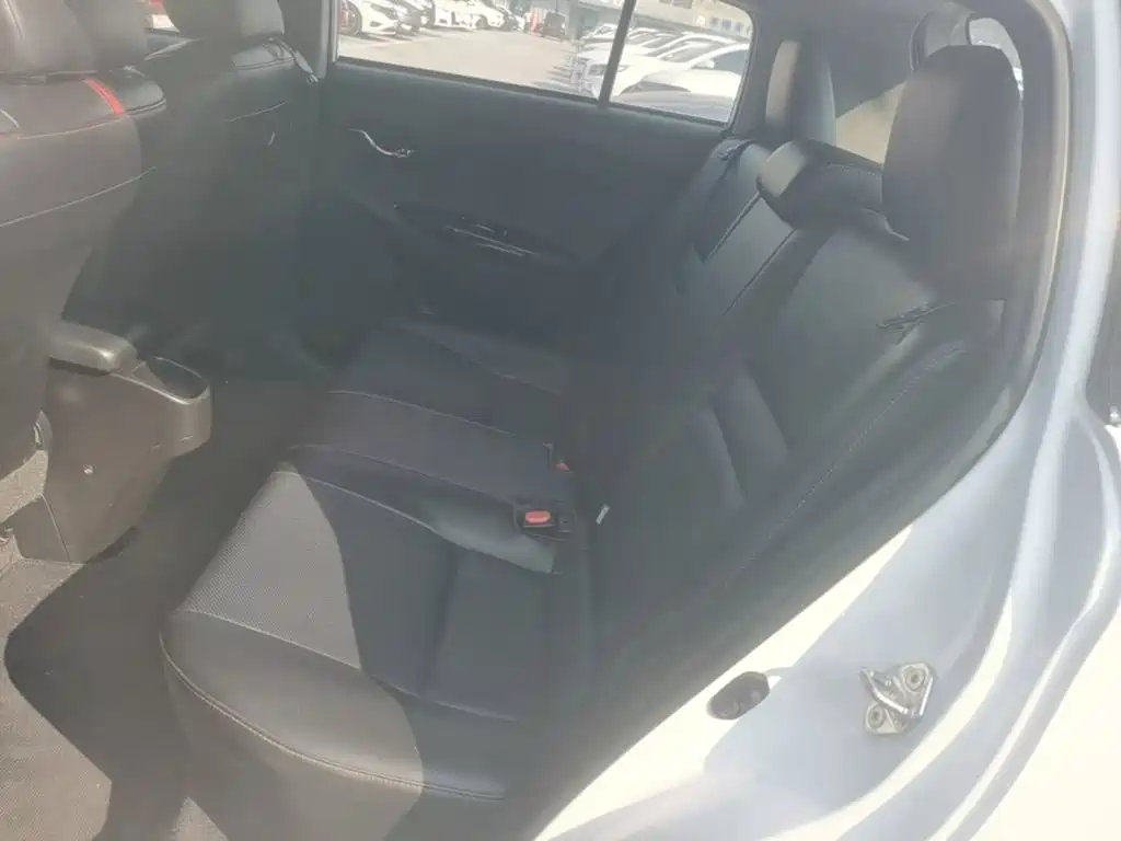 Toyota Yaris L — миниатюра 17