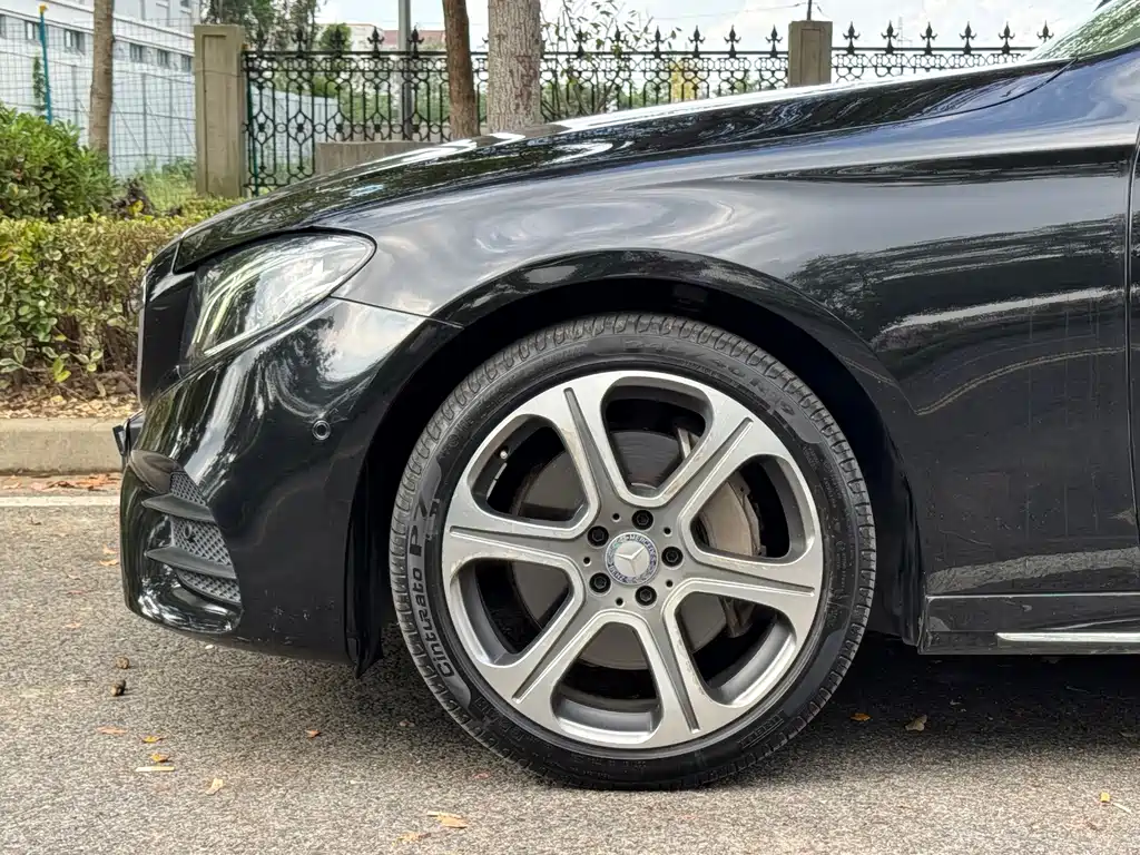 Mercedes-Benz E-Class — миниатюра 3
