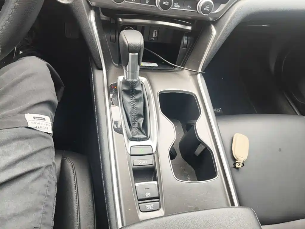 Honda Accord — миниатюра 14