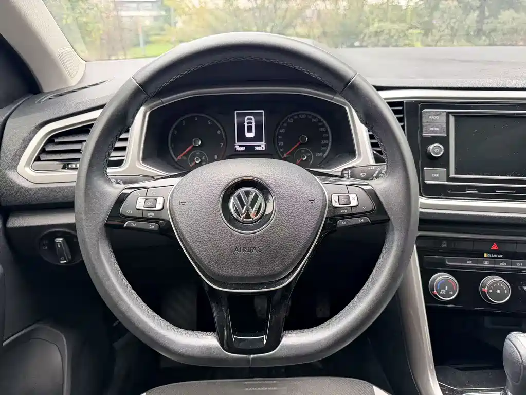 Volkswagen T-Roc — миниатюра 8