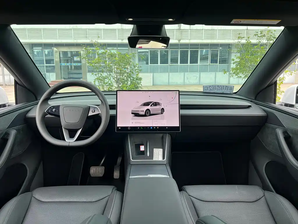 Tesla Model Y L — миниатюра 20