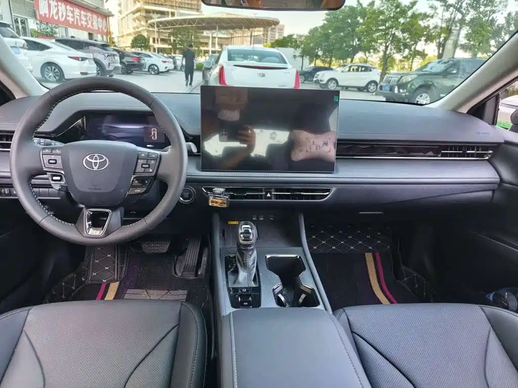 Toyota Camry — миниатюра 8
