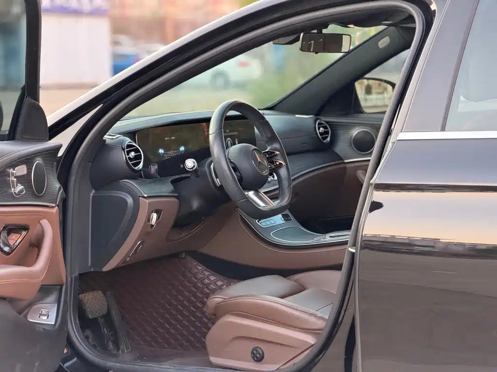 Mercedes-Benz E-Class — миниатюра 7
