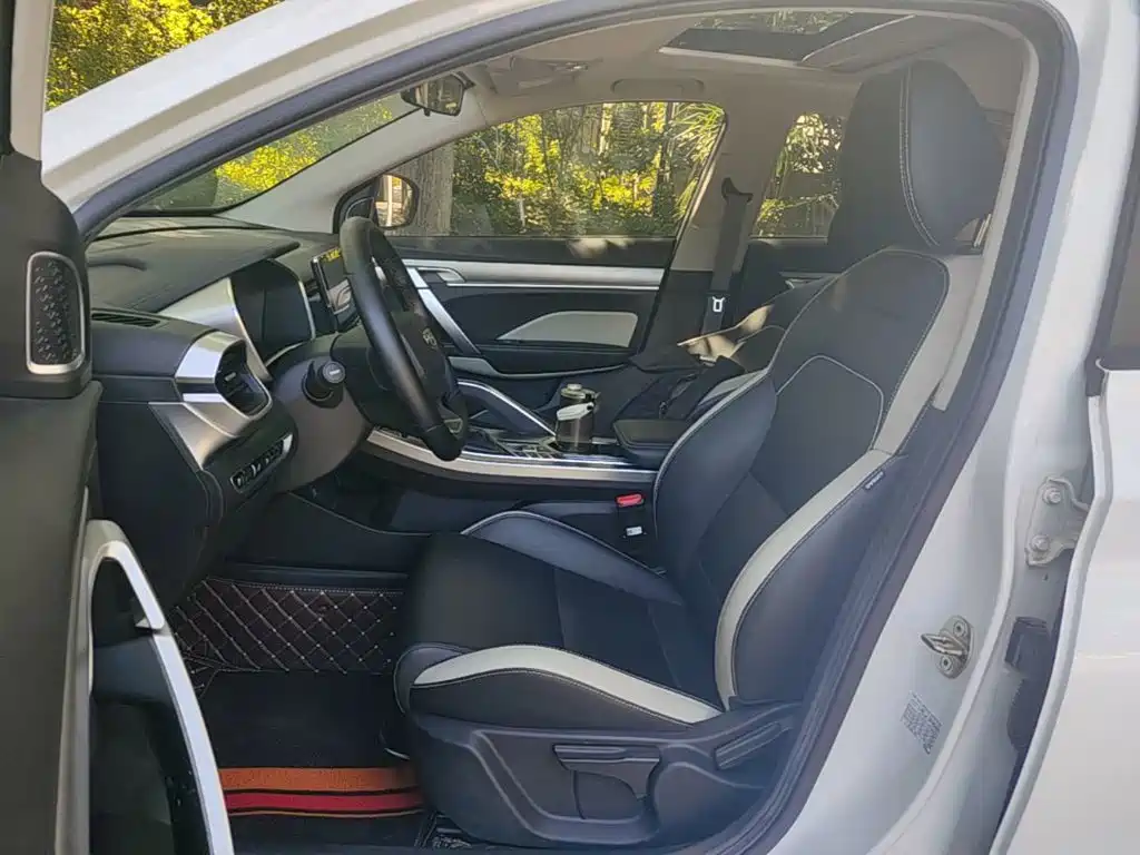 Geely Binyue — миниатюра 15