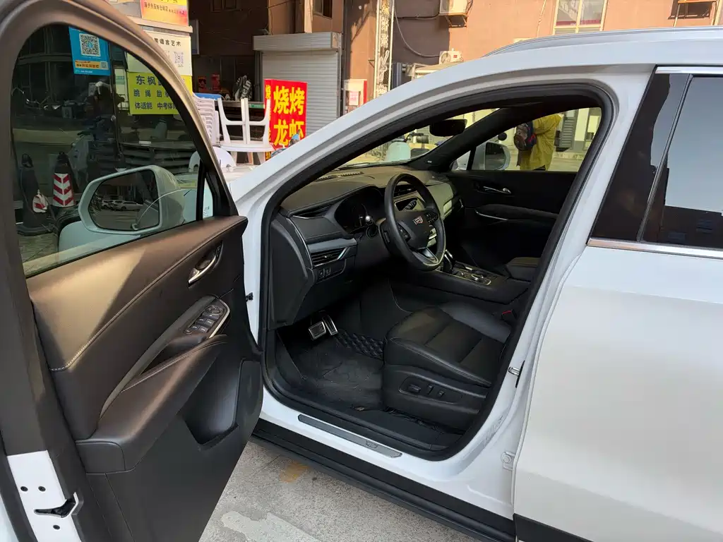 Cadillac XT4 — миниатюра 8