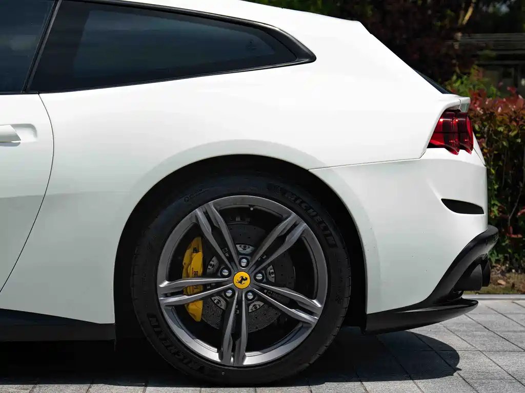 Ferrari GTC4Lusso 2016 6.3L V12