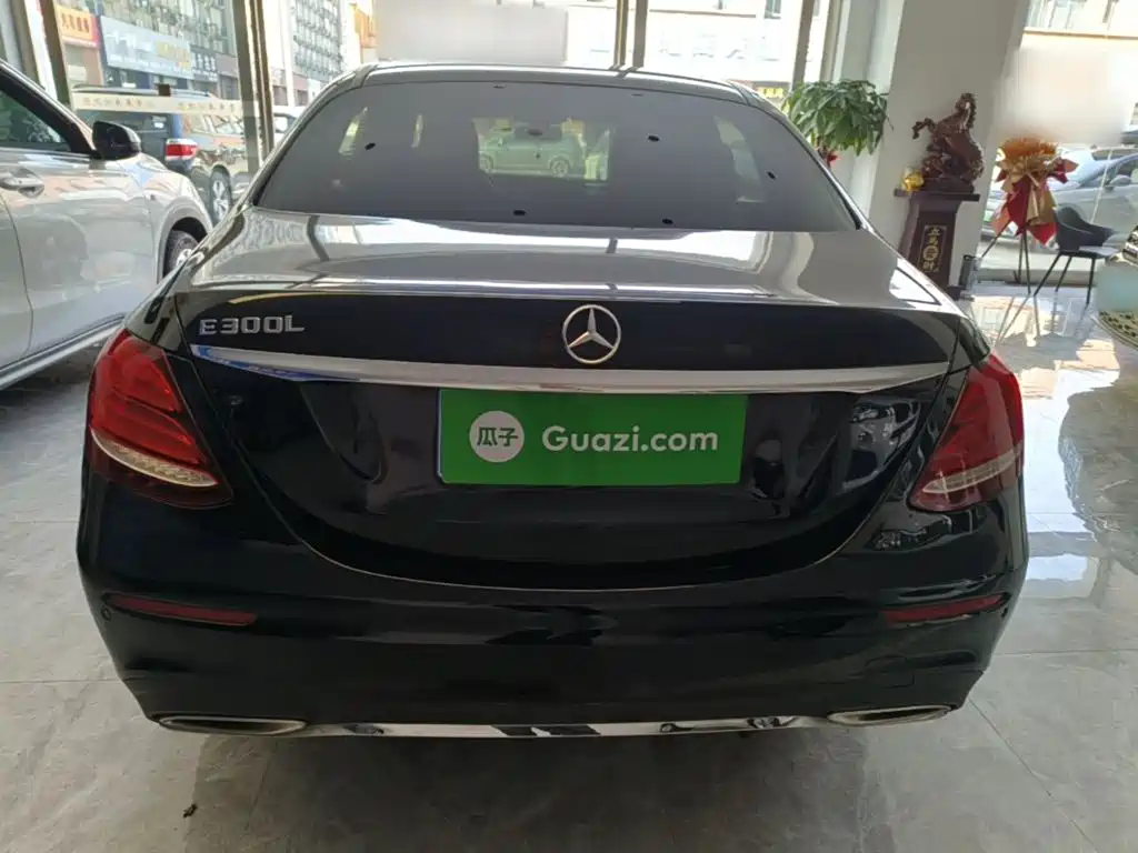 Mercedes-Benz E-Class — миниатюра 6