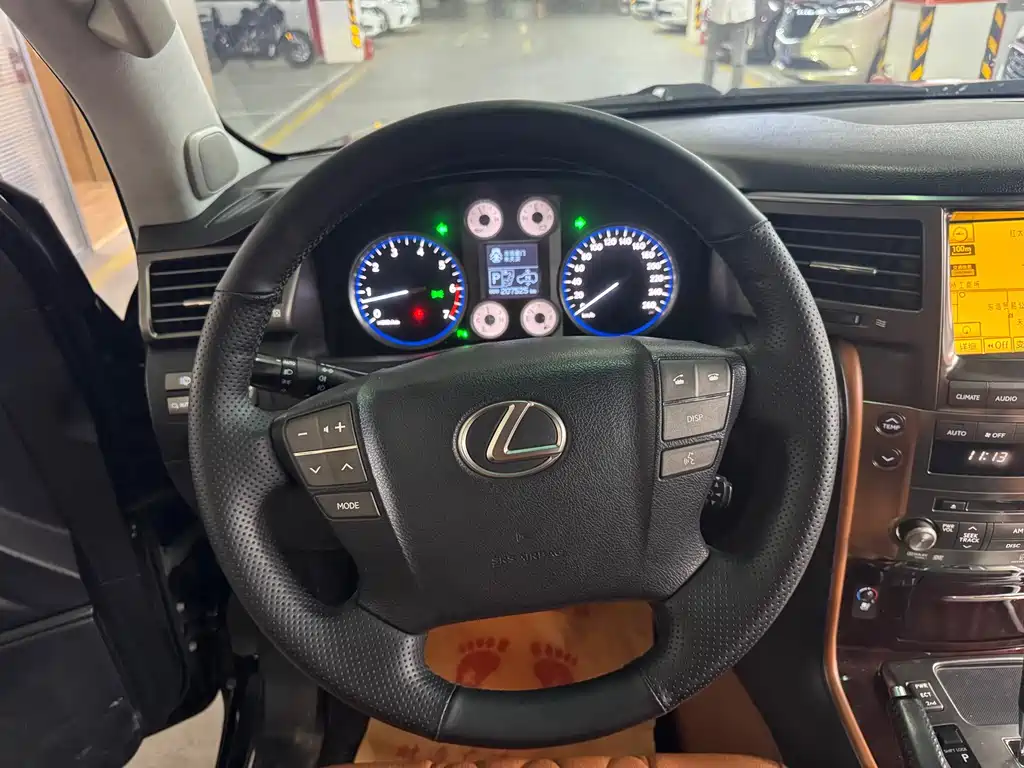 Lexus LX — миниатюра 10